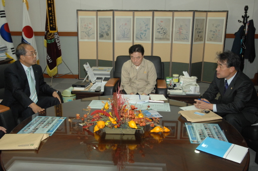 한국수력원자력 전무 의회방문(2007.11.1) 대표이미지
