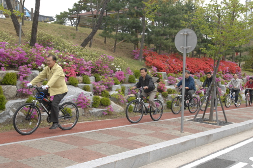 의원 및 직원 자전거타고 출근하기(2007.4.24) 대표이미지