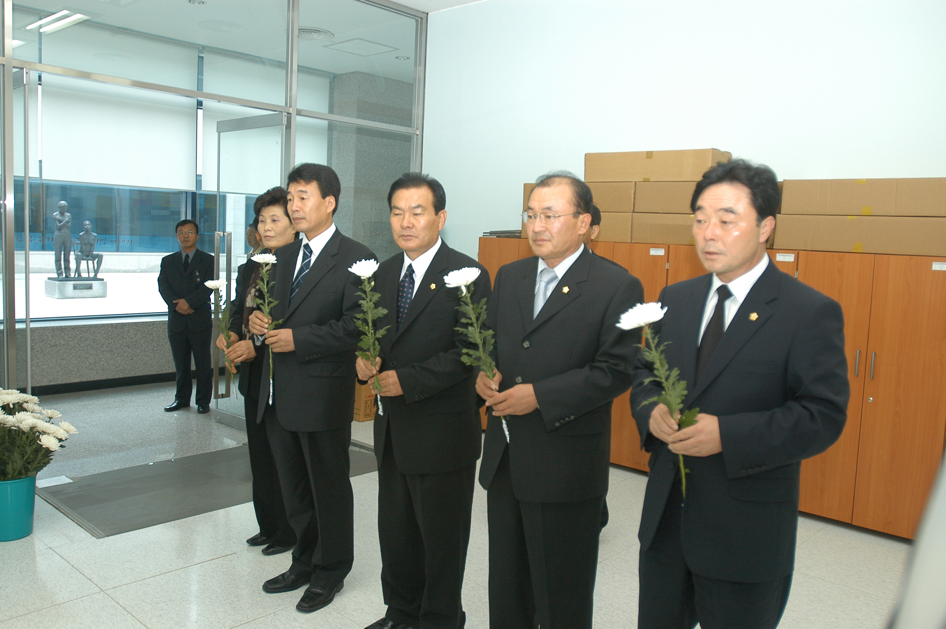 고최규하 전대통령 시청분향소 헌화(2006.10.24) 대표이미지