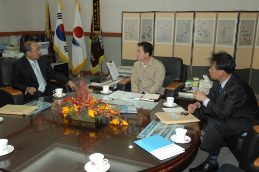 한국수력원자력 전무 의회방문(2007.11.1) 대표이미지