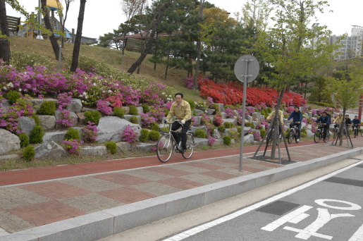 의원 및 직원 자전거타고 출근하기(2007.4.24) 대표이미지