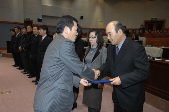 2008년도 의회 모범공무원 포상(2008.12.24) 대표이미지