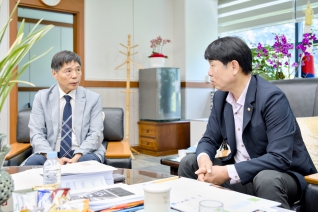 7월15일 접견(강릉농수산물도매시장 원의식 대표이사) 내용보기 7월15일 접견(강릉농수산물도매시장 원의식 대표이사) 대표이미지