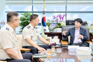 7월15일 접견(119 환동해 특수대응단 서명석 단장) 내용보기 7월15일 접견(119 환동해 특수대응단 서명석 단장) 대표이미지