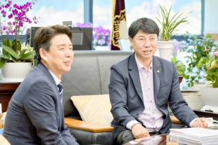 7월15일 접견(강릉세무서 김종민 서장) 내용보기 7월15일 접견(강릉세무서 김종민 서장) 대표이미지