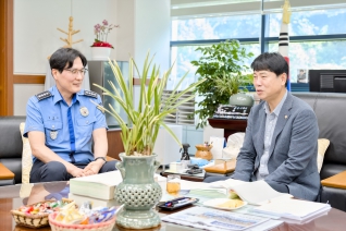 7월29일 접견(강릉해양경찰서장 김정수) 내용보기 7월29일 접견(강릉해양경찰서장 김정수) 대표이미지