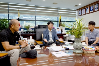8월11일 접견(강릉시축산단체협의회 회장 및 사무장) 내용보기 8월11일 접견(강릉시축산단체협의회 회장 및 사무장) 대표이미지