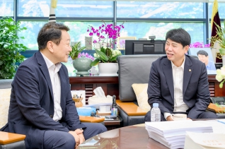 7월10일 접견(강원대학교 강릉캠퍼스 박덕영 총장) 내용보기 7월10일 접견(강원대학교 강릉캠퍼스 박덕영 총장) 대표이미지