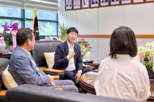 7월3일 접견(율곡국학진흥원 박원재 원장) 내용보기 7월3일 접견(율곡국학진흥원 박원재 원장) 대표이미지